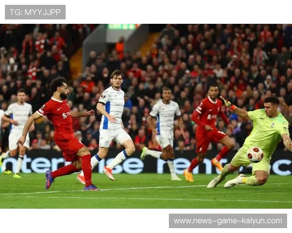 利物浦防线协同保持稳定,补位意识到位 利物浦防线协同保持稳定,补位意识到位